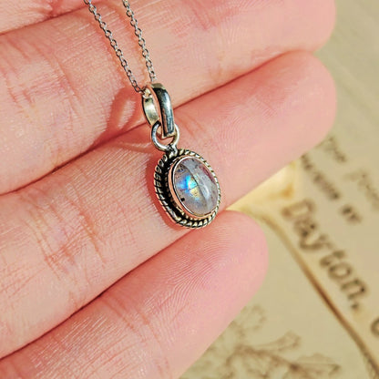 Colgante Óvalo de Piedra de Luna y Plata de Ley 925 - Sensaido