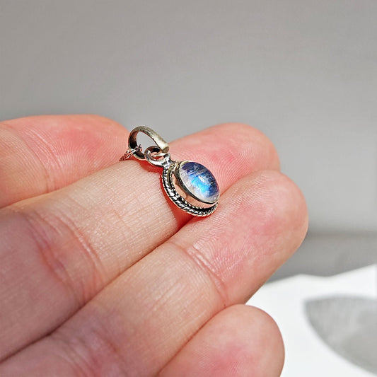 Colgante Óvalo de Piedra de Luna y Plata de Ley 925