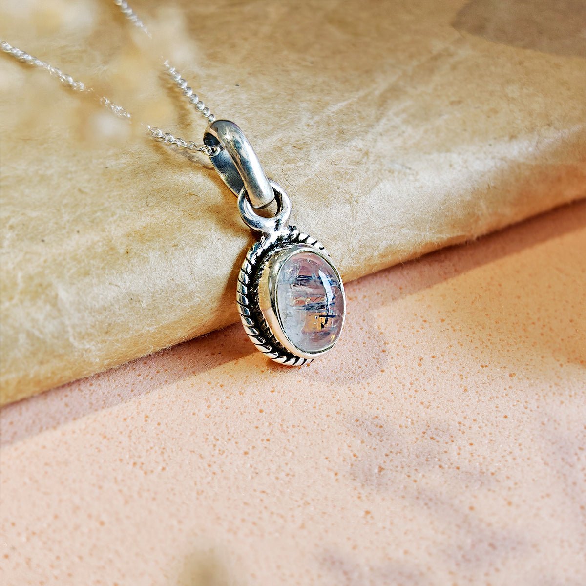 Colgante Óvalo de Piedra de Luna y Plata de Ley 925 - Sensaido