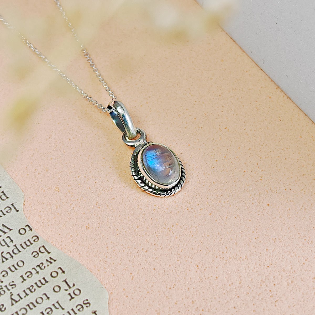 Colgante Óvalo de Piedra de Luna y Plata de Ley 925 - Sensaido