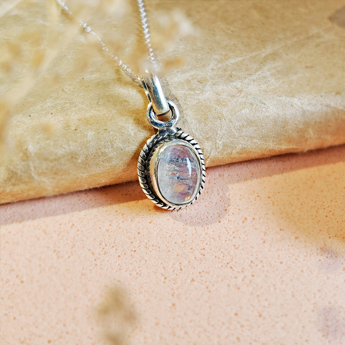 Colgante Óvalo de Piedra de Luna y Plata de Ley 925 - Sensaido