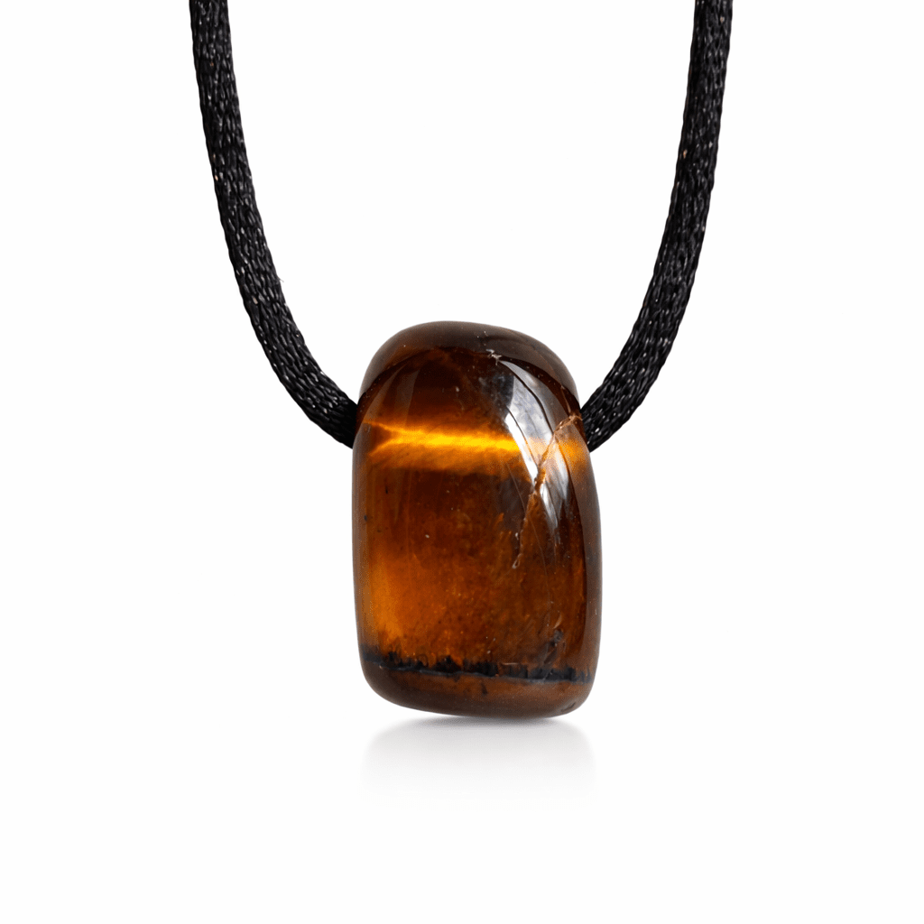 Colgante de mineral ojo de tigre rodado y agujereado, estilo natural, con acabado brillante y detalles únicos.