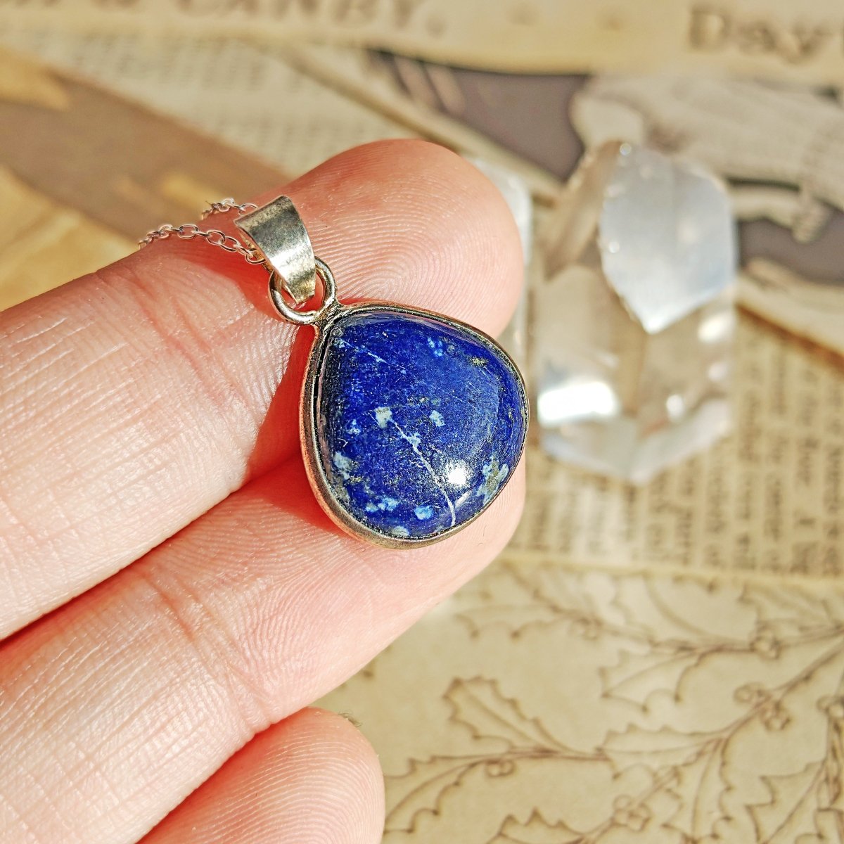 Colgante Sedna de Lapislázuli y Plata de Ley 925, joya elegante con piedra azul y diseño artesanal, para lucir con estilo.