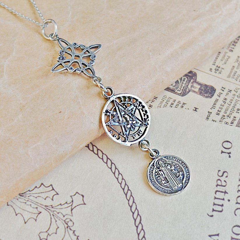 Colgante Triple Protector S925: Nudo de Bruja, Tetragramatón y San Benito