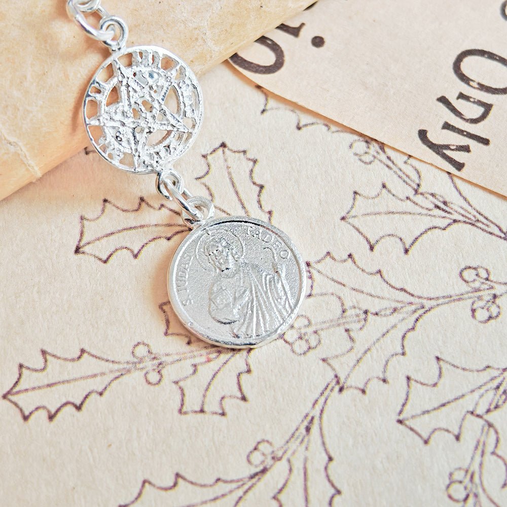 Colgante Triple Protector S925: Nudo de Bruja, Tetragramatón y San Judas Tadeo