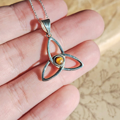 Colgante Triqueta con Ojo de Tigre - Plata de Ley 925