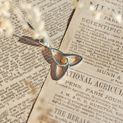 Colgante Triqueta con Ojo de Tigre - Plata de Ley 925