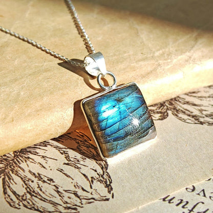 Colgante 'Uzume' Labradorita y Plata de Ley 925 - Sensaido