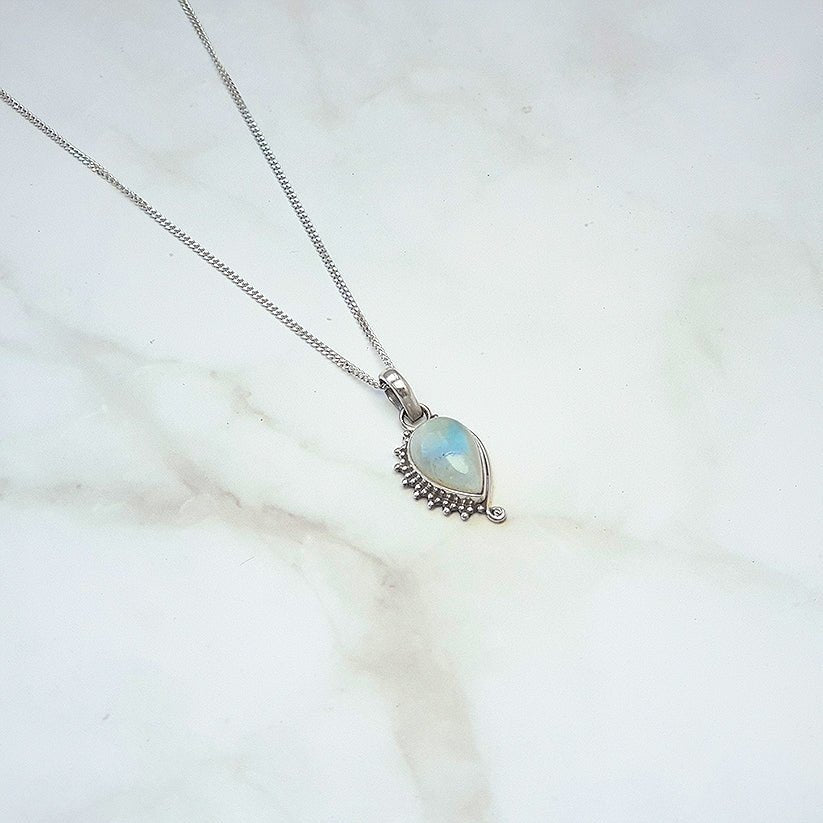 Colgante Varanasi Piedra de Luna y Plata de Ley 925