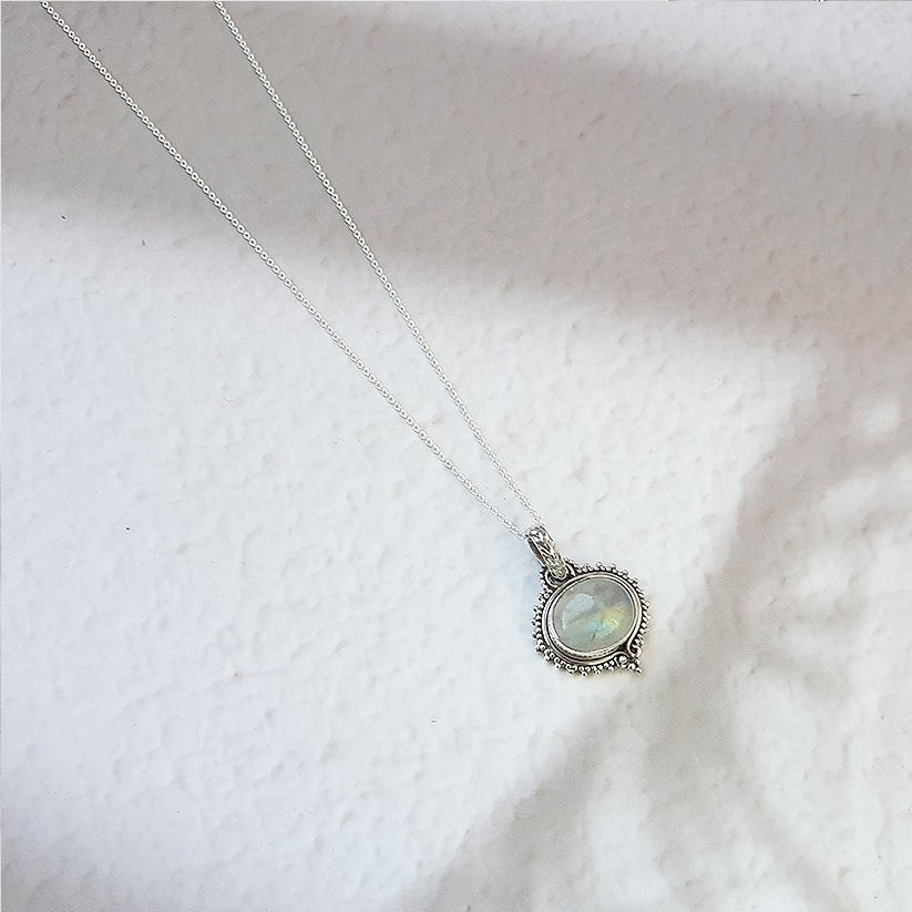Colgante de plata de ley 925 con piedra de luna, estilo elegante y delicado, ideal para collar con diseño de Mystical Tienda.