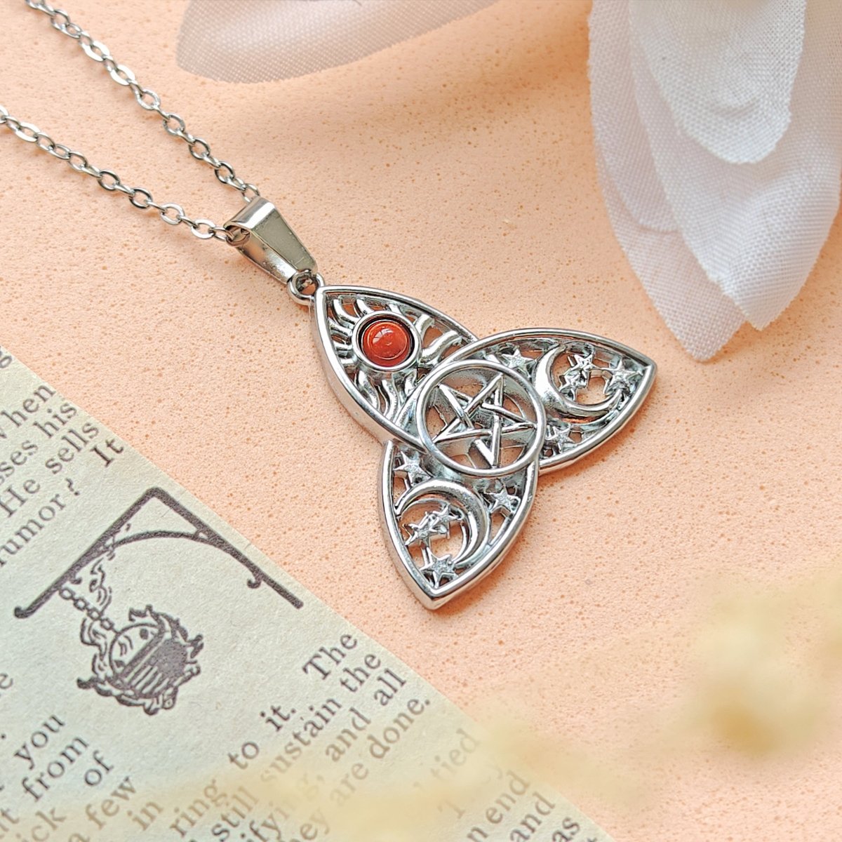 Collar Amuleto Triqueta Lunae Jaspe Rojo - Protección & Coraje