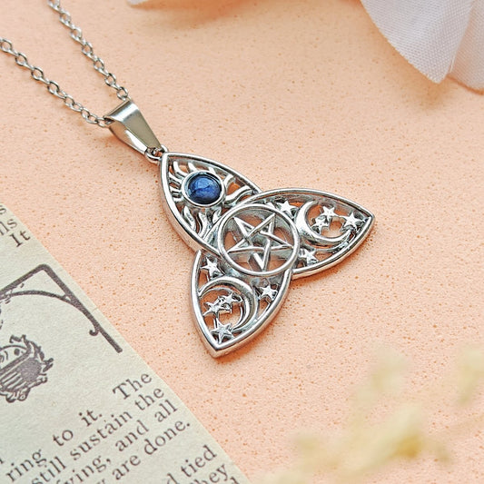 Collar Amuleto Triqueta Lunae Sodalita - Protección & Calma