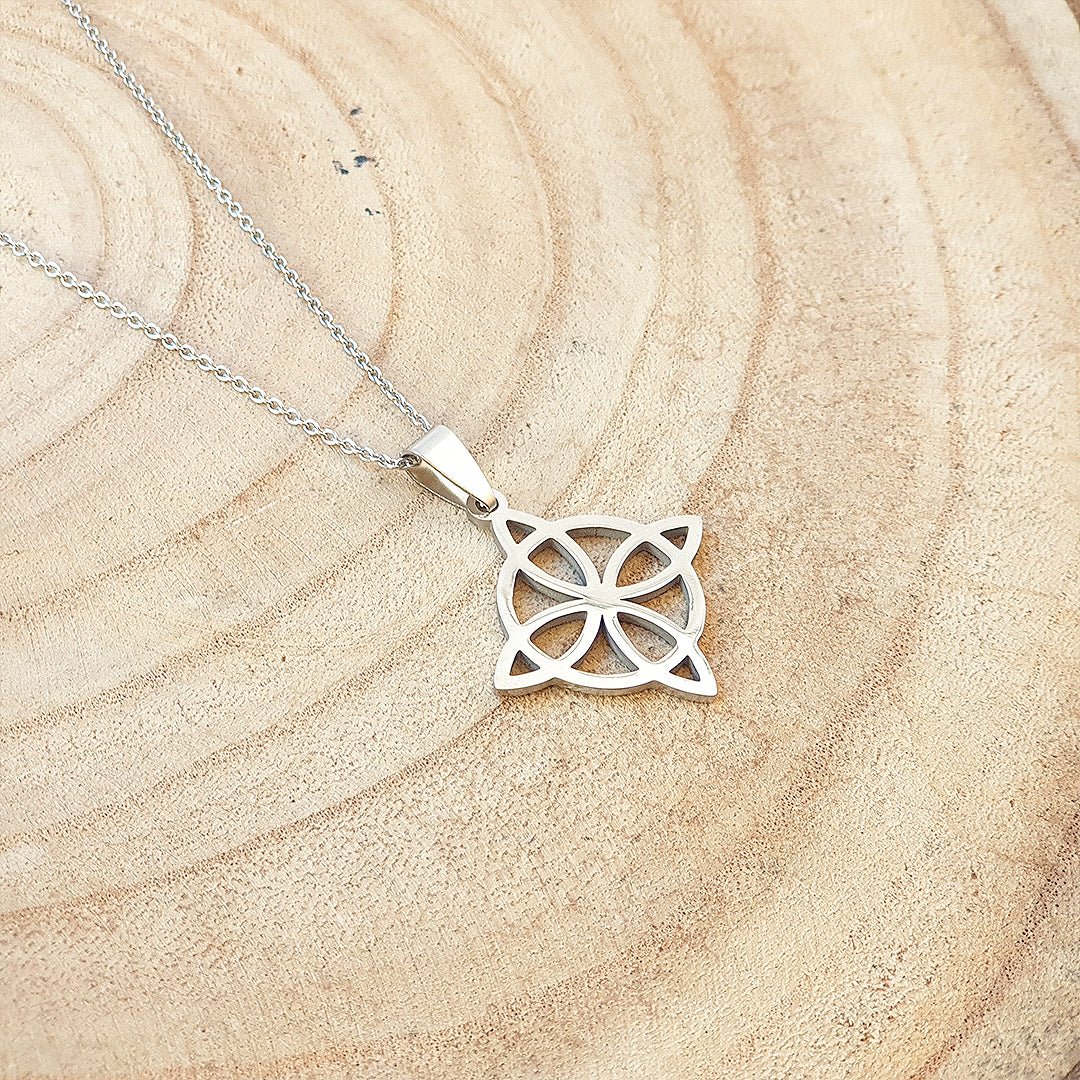 Collar Nudo de Bruja en Acero Inoxidable