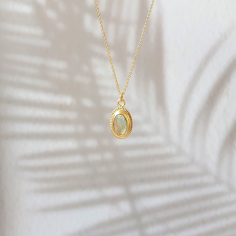 Collar Ovale Labradorita - Baño de Oro 18K