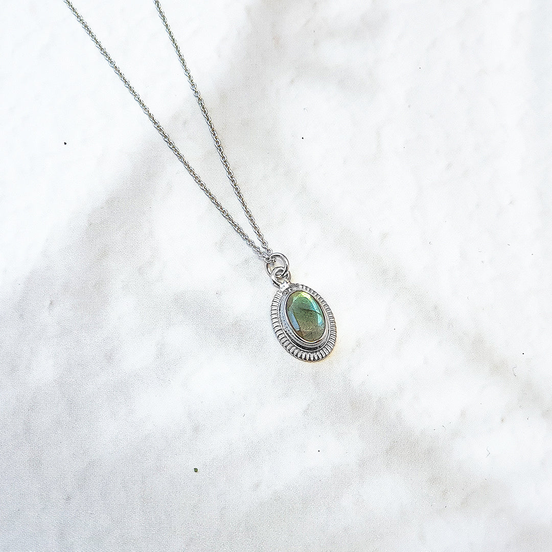 Collar Ovale Labradorita - Plata de Ley 925