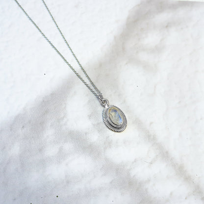 Collar Ovale Piedra de Luna - Plata de Ley 925