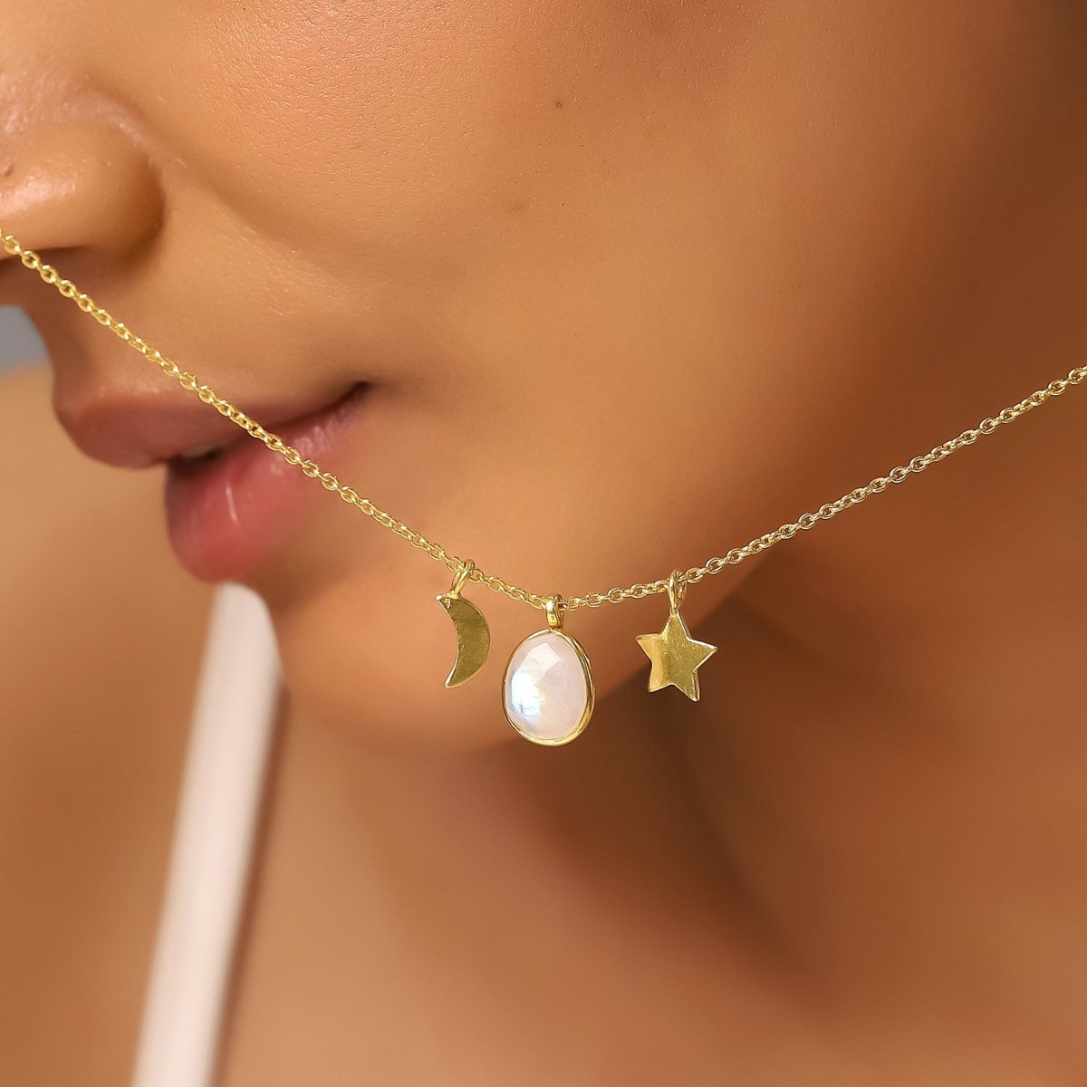 Collar Somnia Piedra de Luna - Baño de Oro 18K