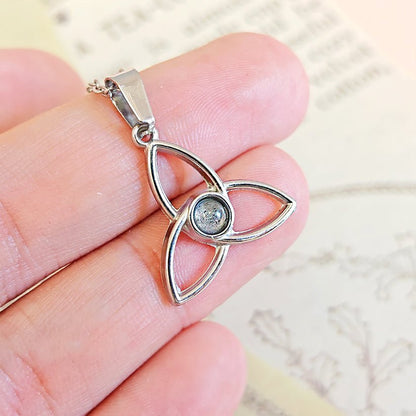 Collar Triqueta Labradorita - Acero Inoxidable