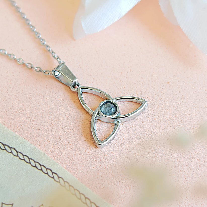 Collar Triqueta Labradorita - Acero Inoxidable