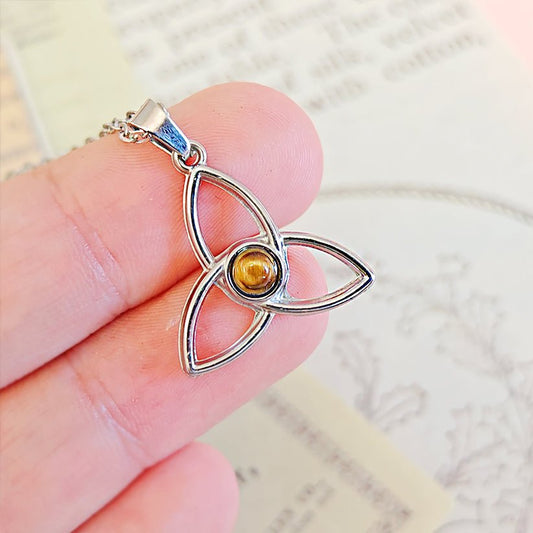 Collar Triqueta Ojo de Tigre - Acero Inoxidable