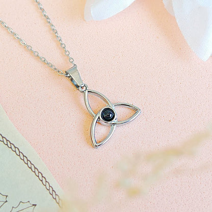 Collar Triqueta Ónix - Acero Inoxidable