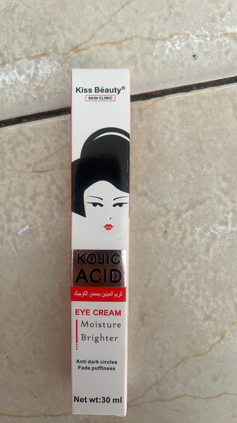 Crema de ojos innovagizmo en envase, iluminando, hidratando y rejuveneciendo el contorno de ojos.