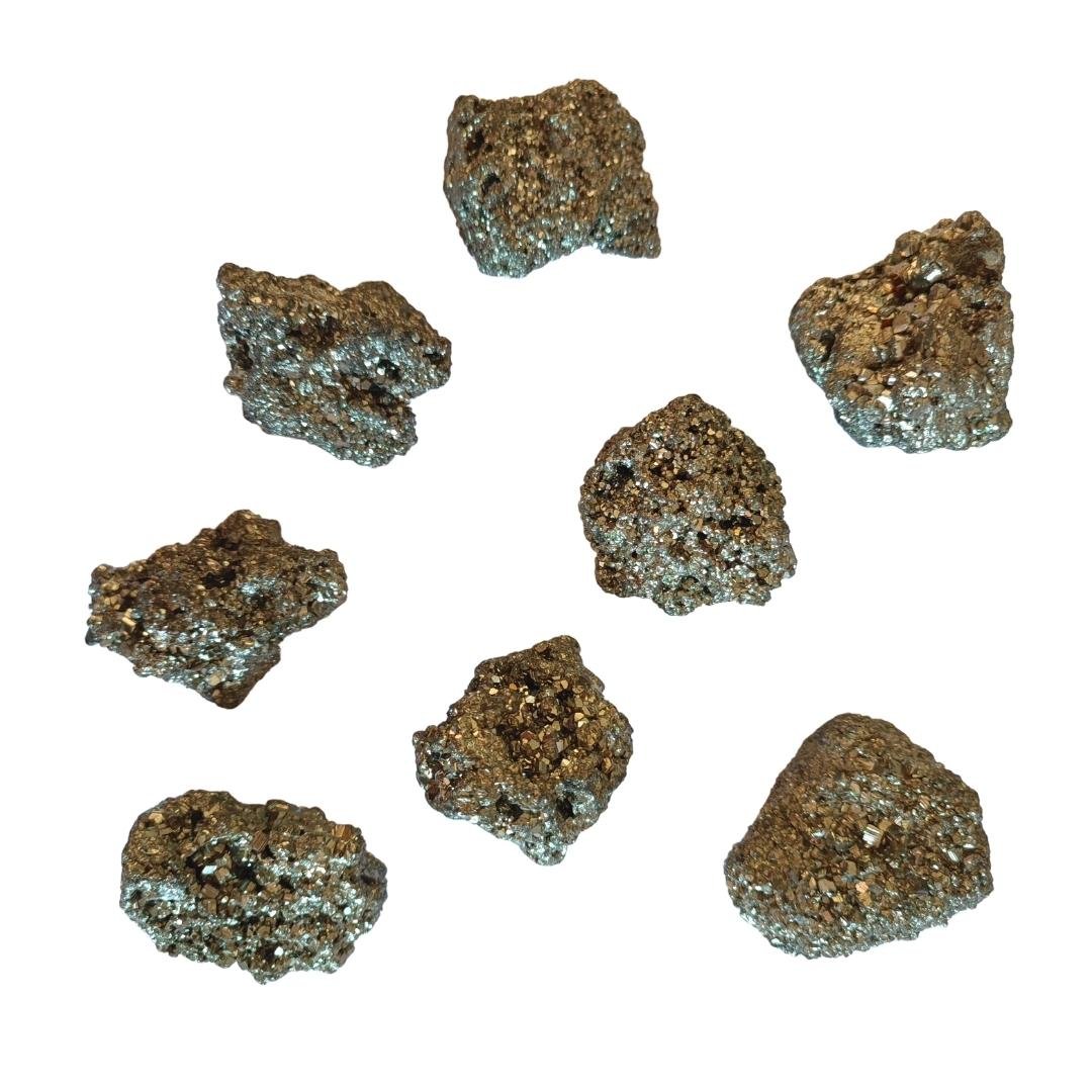 Drusa de pirita chispa, mineral bruto de color dorado y metálico, con cristales brillantes y forma irregular.