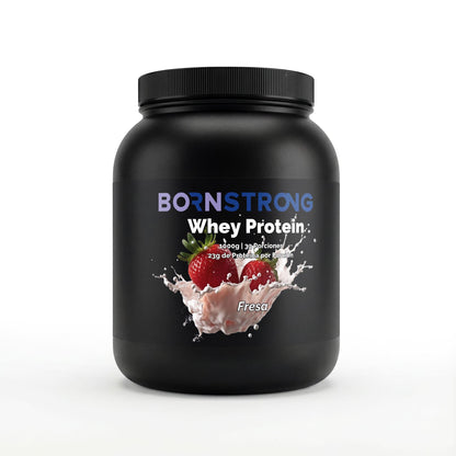 Suplemento de proteína de suero premium sabor fresa, de BORNSTRONG FITNESS, con 97% de proteína limpia en envase con polvo rosado