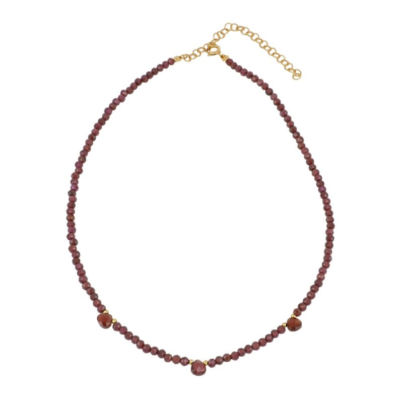 Gargantilla 'Elizabeth' de granate y plata, joyería elegante de Mystical Tienda, con detalles finos y diseño sofisticado.