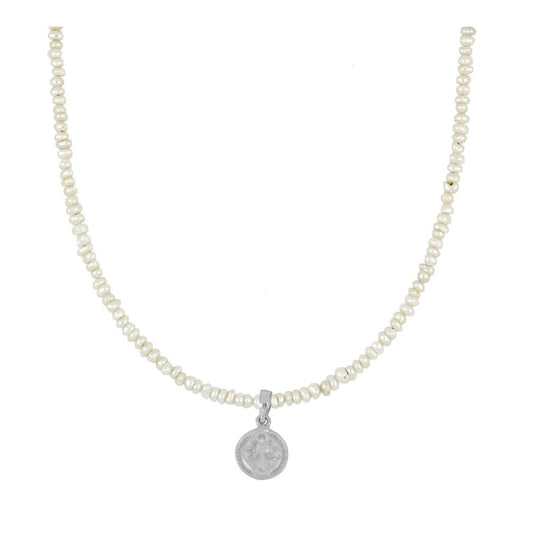 Gargantilla 'Holy' de perlas con medalla de San Benito de Mystical Tienda, elegante accesorio con símbolo protector.