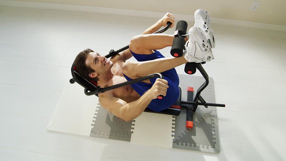 Máquina de abdominales plegable GF FAST ABS de innovagizmo para entrenar core y abdominales en casa.