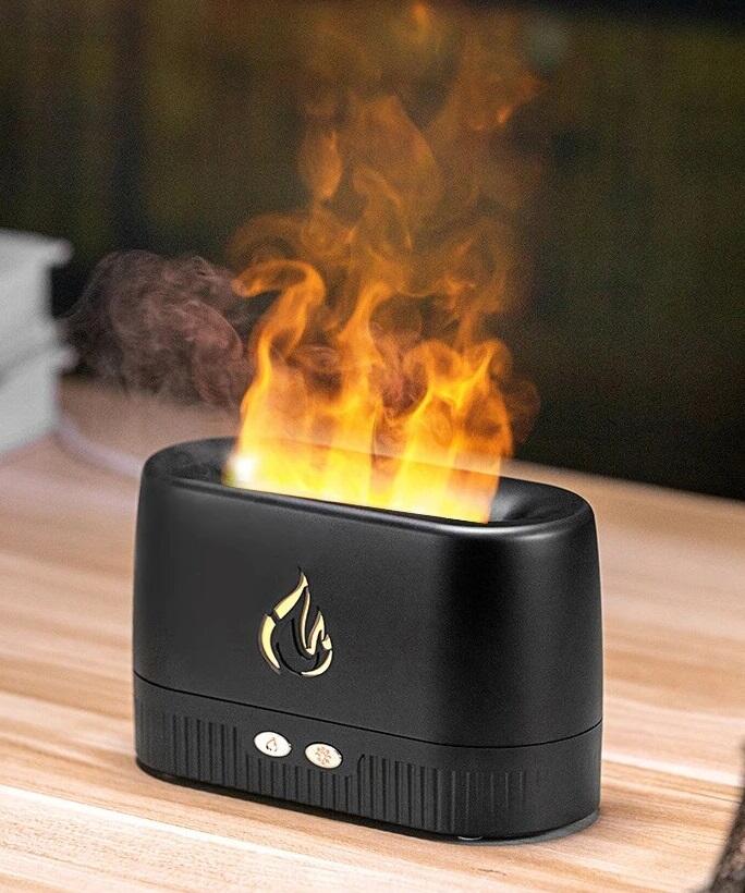 Humidificador efecto llamas de Innovagizmo con diseño de llamas en la salida de vapor, ideal para crear ambiente cálido y relajante.