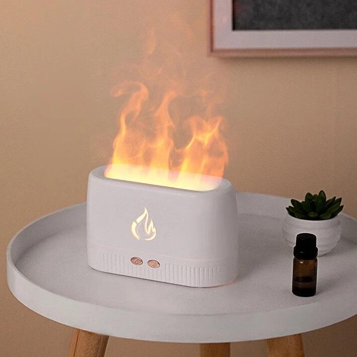 Humidificador efecto llamas innovagizmo con diseño que simula llamas y vapor de agua en la parte superior.