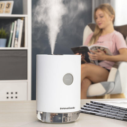 Humidificador ultrasónico recargable Vaupure de Innovagizmo con diseño compacto y tapa transparente, en uso en un ambiente interior