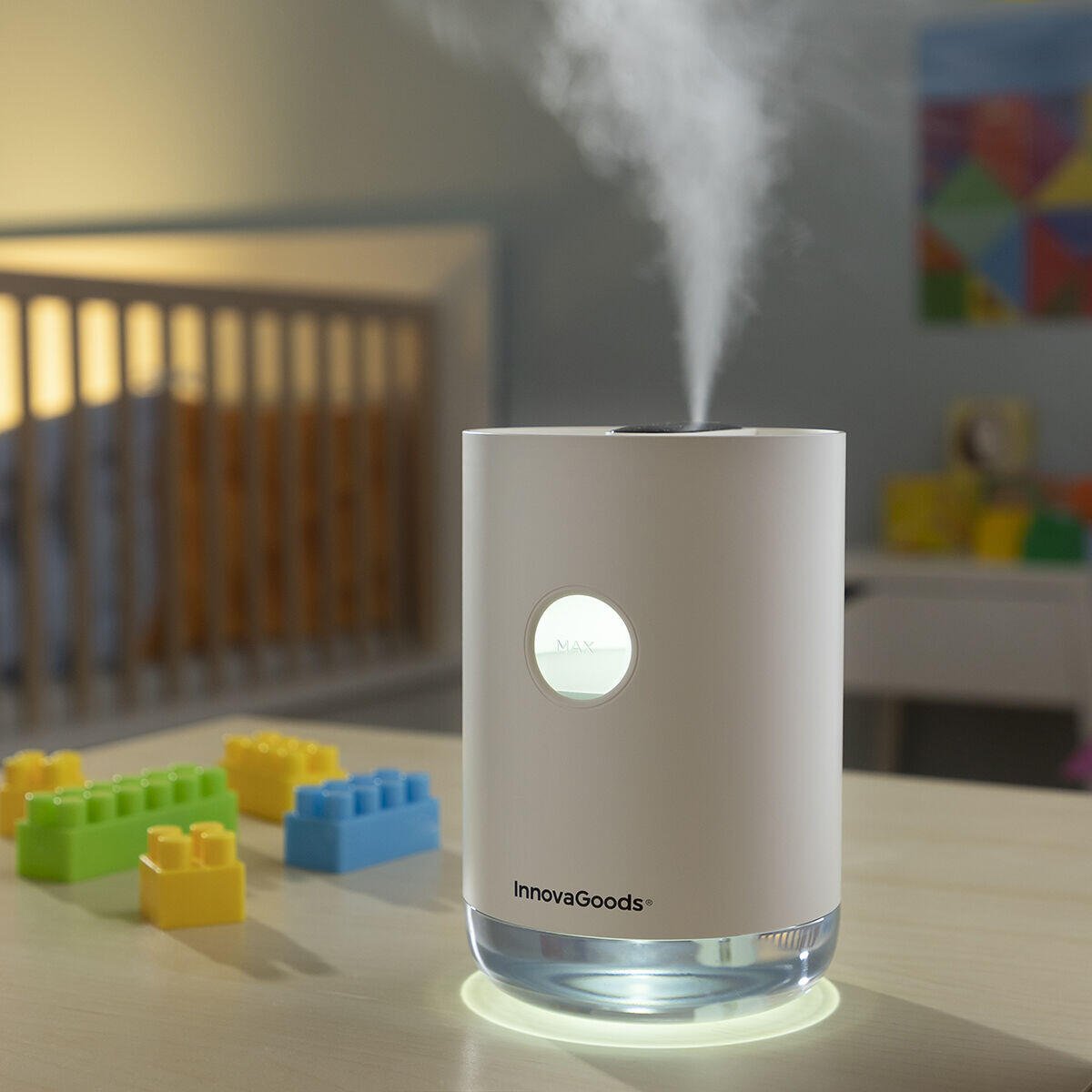 Humidificador ultrasónico recargable Vaupure de Innovagizmo con diseño compacto y difusor de vapor en color blanco.
