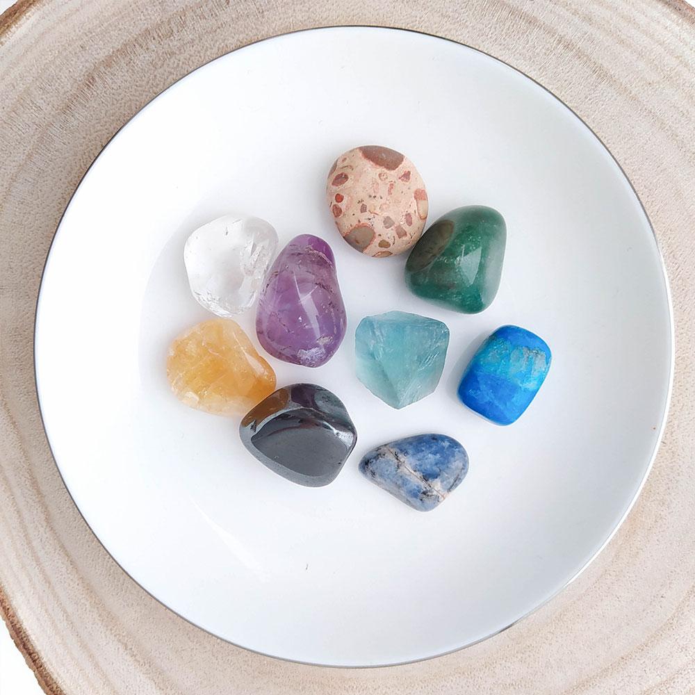 Kit de minerales para estudiar de Mystical Tienda con varias gemas y minerales en una caja educativa.