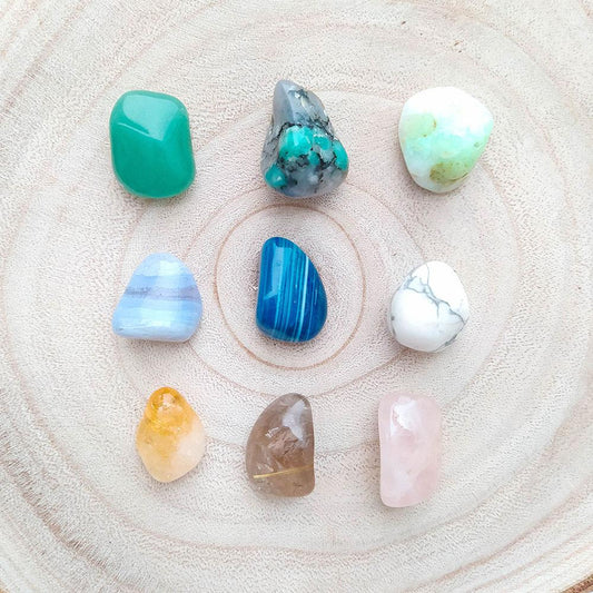 Kit de gemas para la ansiedad de Mystical Tienda con piedras de colores para relajación y bienestar emocional.