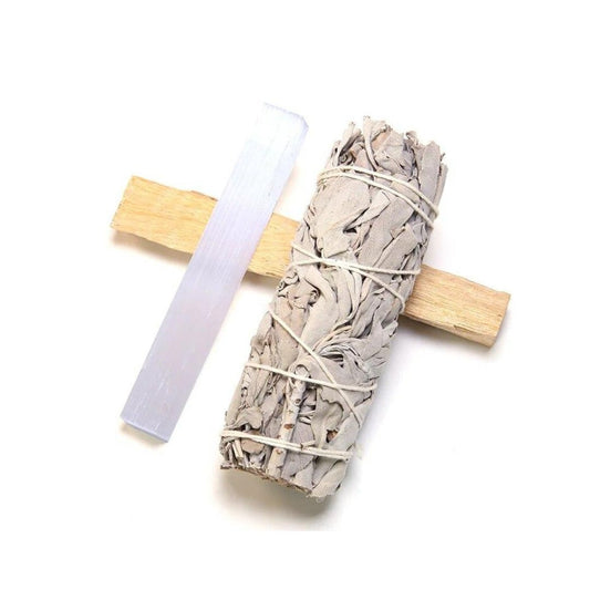 Kit de limpieza con salvia, selenita y palo santo para purificación y rituales espirituales, en un set de sahumerio de Mystical Tienda.
