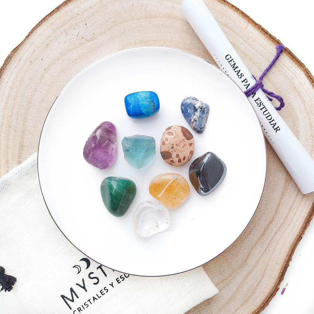 Kit de minerales para estudiar de Mystical Tienda, con muestras en platos y folleto ilustrado para aprendizaje.