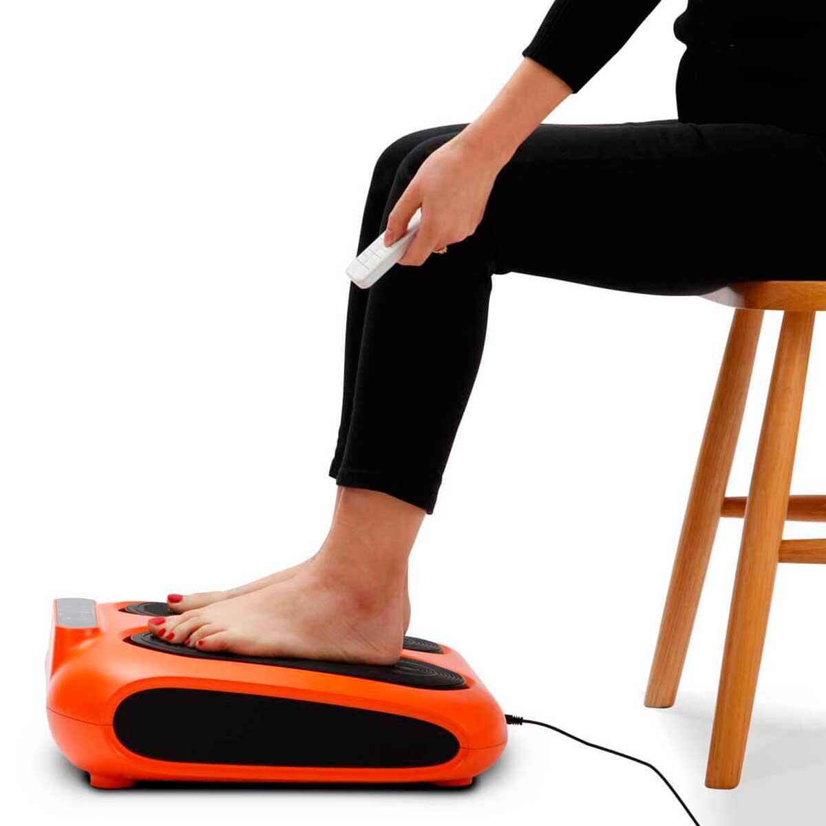 Masajeador eléctrico para pies Innovagizmo con mando, 3 modos y 10 intensidades, muestra los rodillos y controles en la imagen.
