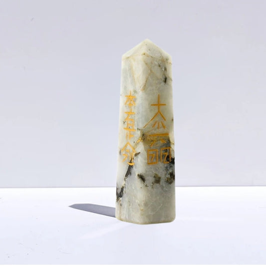 Obelisco de Piedra de Luna - Símbolos Reiki - Sensaido