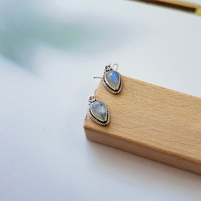 Pendientes Largos Agra de Piedra de Luna y Plata de Ley 925