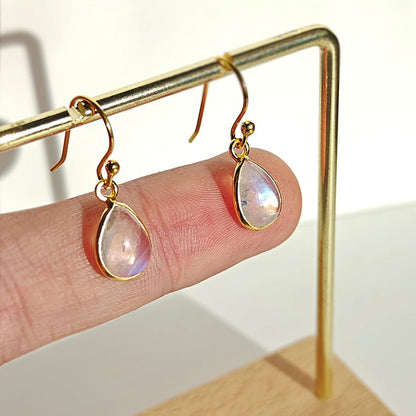 Pendientes Aurora de piedra de luna en plata S925 con baño de oro de 18K, diseño elegante y brillante.