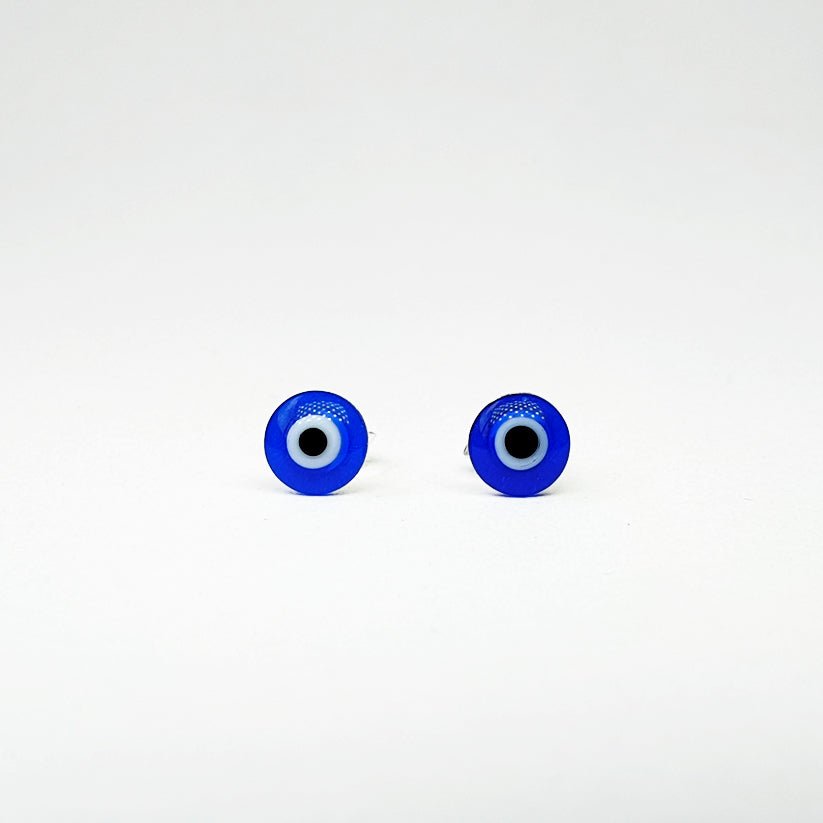 Pendientes de botón con ojo de turco en plata de ley 925, diseño elegante y protector en color azul y plata.