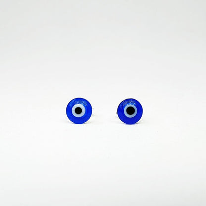 Pendientes de botón con ojo de turco en plata de ley 925, diseño elegante y protector en color azul y plata.