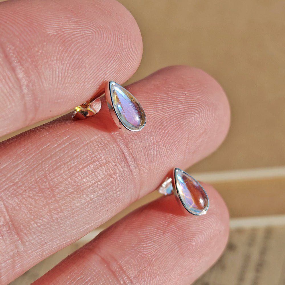 Pendientes de gota con opalina en plata de ley 925, diseño elegante y brillante, para lucir sofisticada con joyería Mystical Tienda.