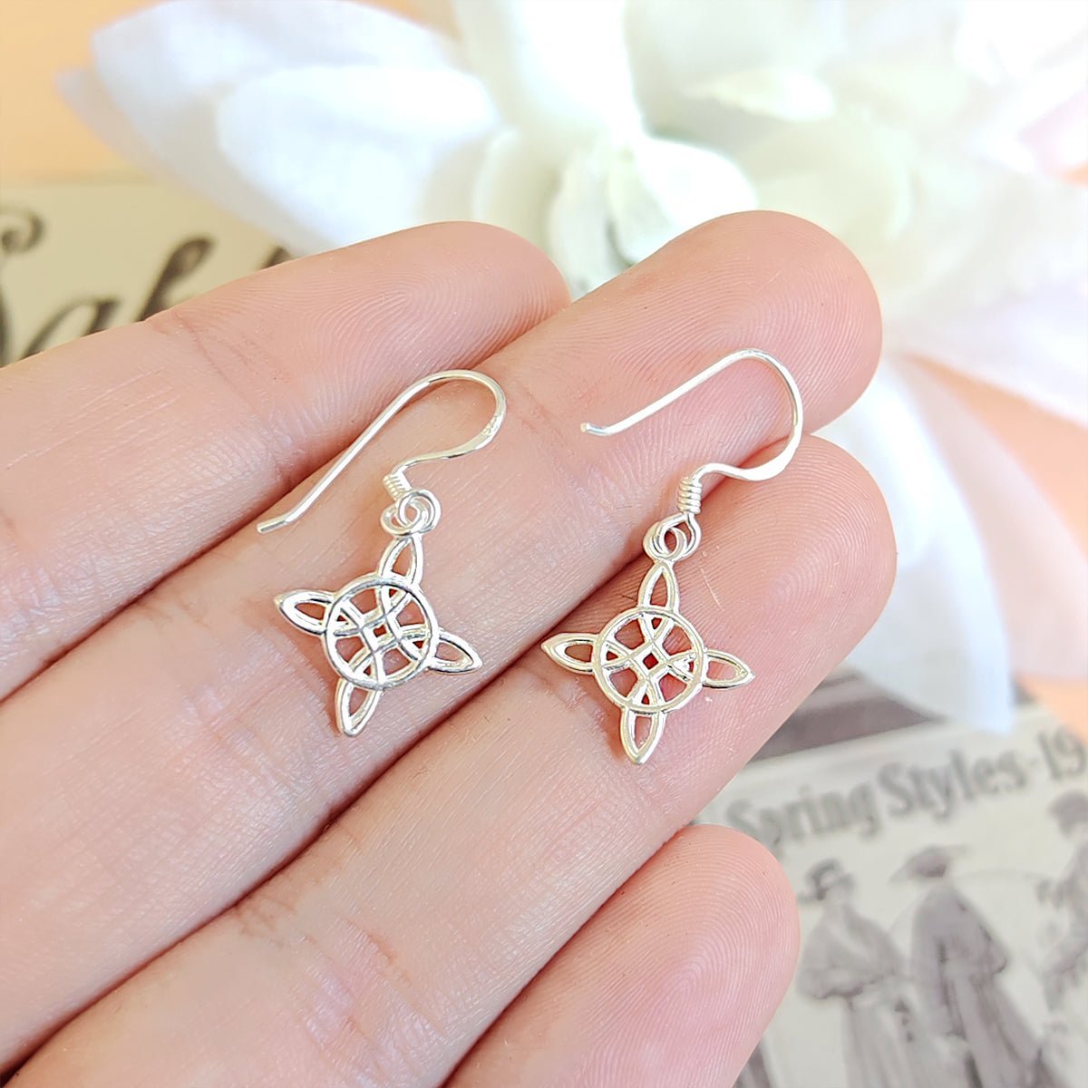 Pendientes Largos de Nudo de Bruja en Plata de Ley 925