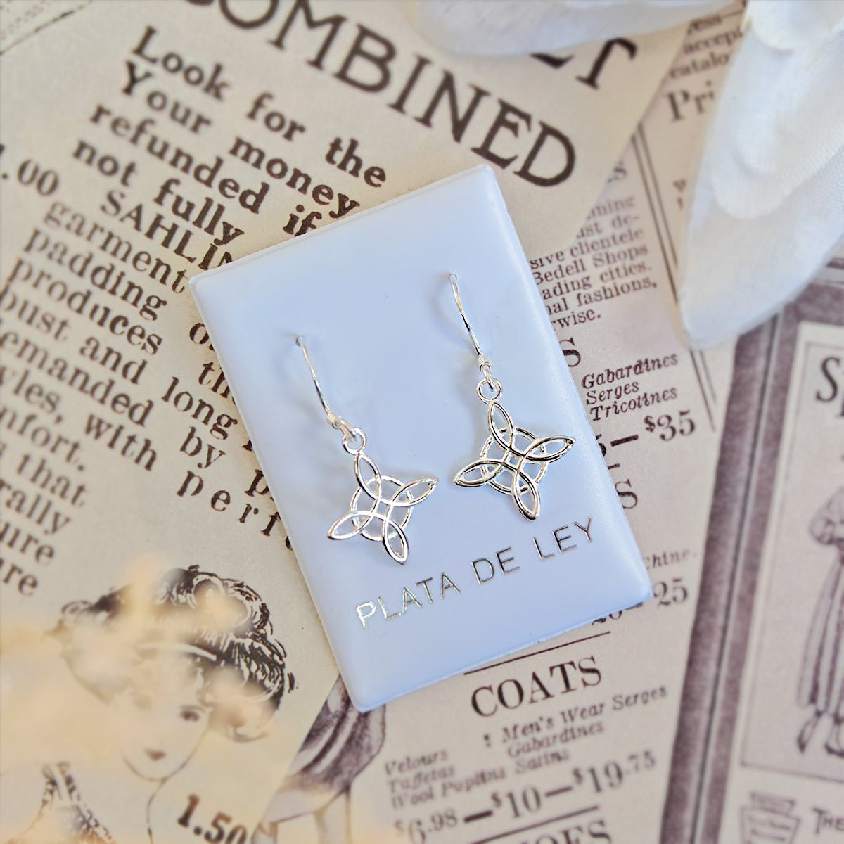 Pendientes Largos de Nudo de Bruja en Plata de Ley 925