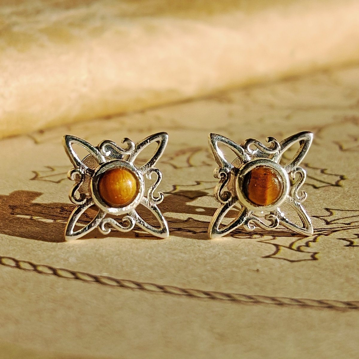 Pendientes Nudo de Bruja con Ojo de Tigre en Plata de Ley 925