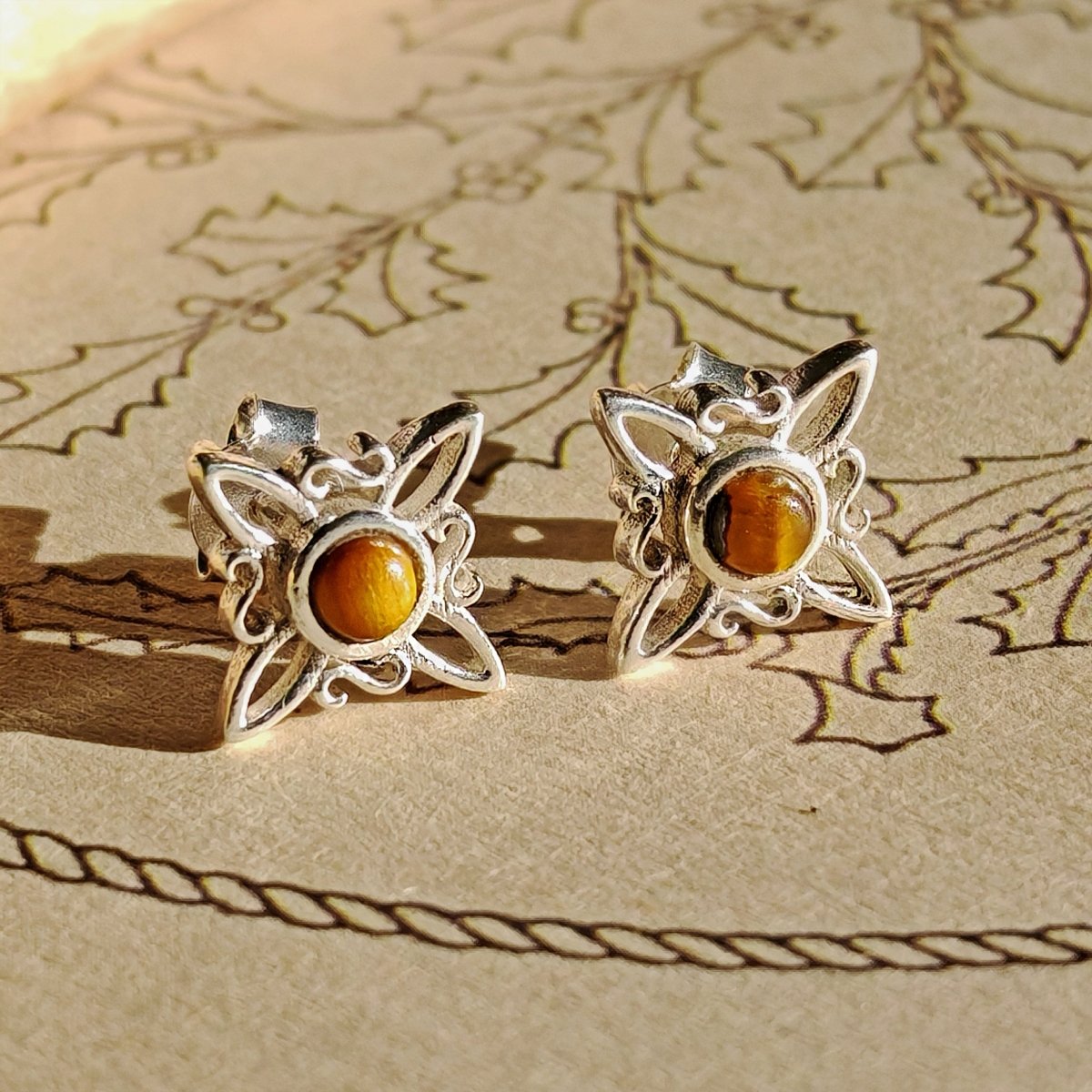 Pendientes Nudo de Bruja con Ojo de Tigre en Plata de Ley 925